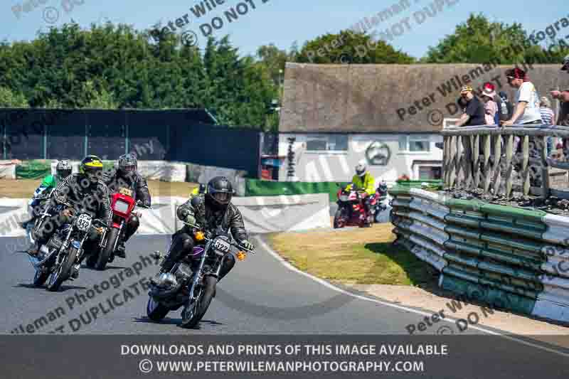 Vintage motorcycle club;eventdigitalimages;mallory park;mallory park trackday photographs;no limits trackdays;peter wileman photography;trackday digital images;trackday photos;vmcc festival 1000 bikes photographs